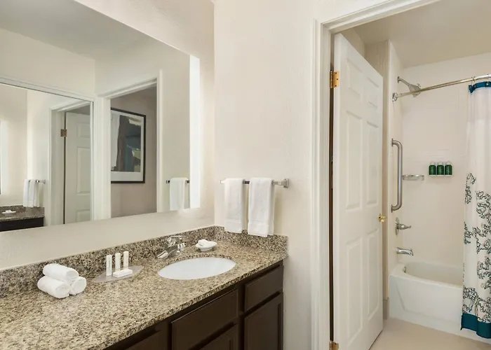 By Marriott Phoenix Fashion Center 3*