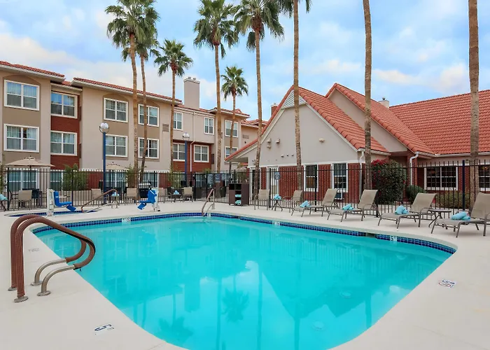 Hotel By Marriott Phoenix Fashion Center 3*