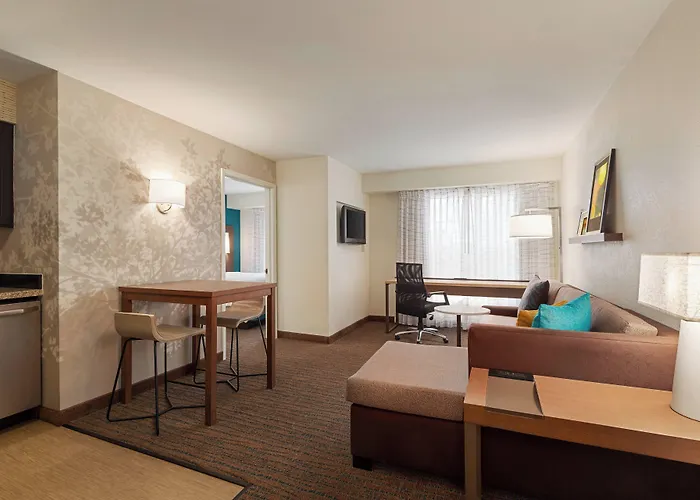 By Marriott Phoenix Fashion Center Hotel