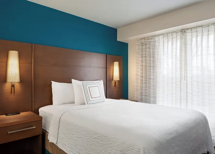 By Marriott Phoenix Fashion Center 3*